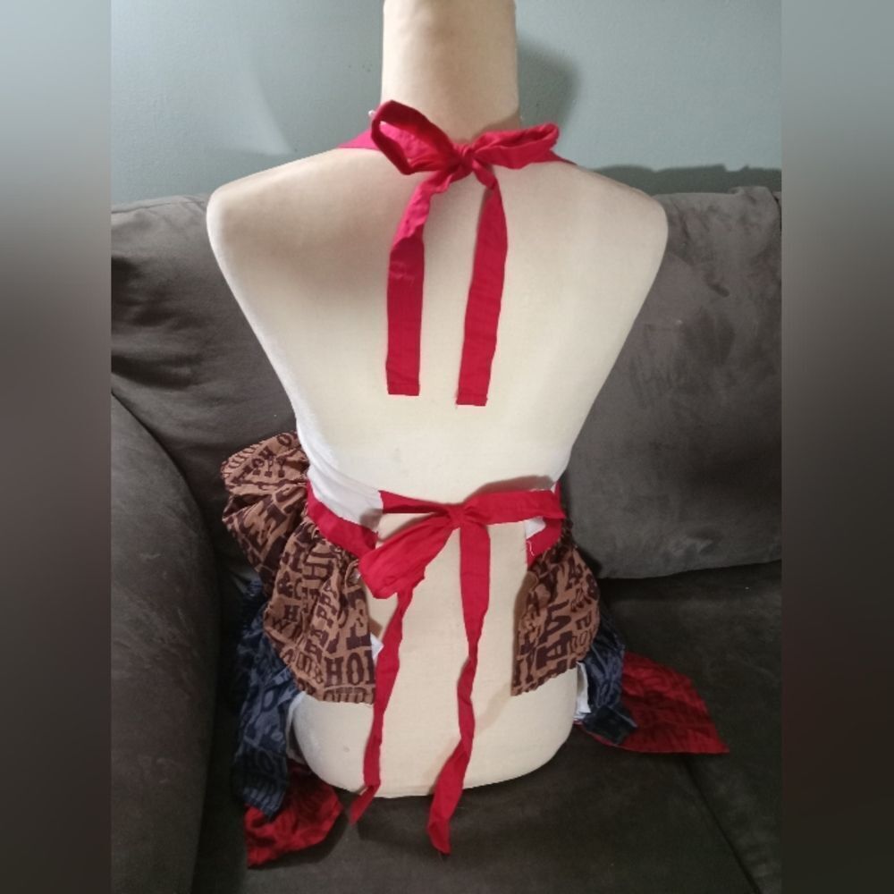 NEW CHRISTMAS RUFFLE FULL BODY APRON - Picture 5 of 6